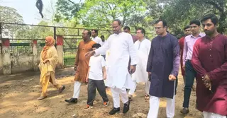 হঠাৎ চিড়িয়াখানায় প্রতিমন্ত্রী